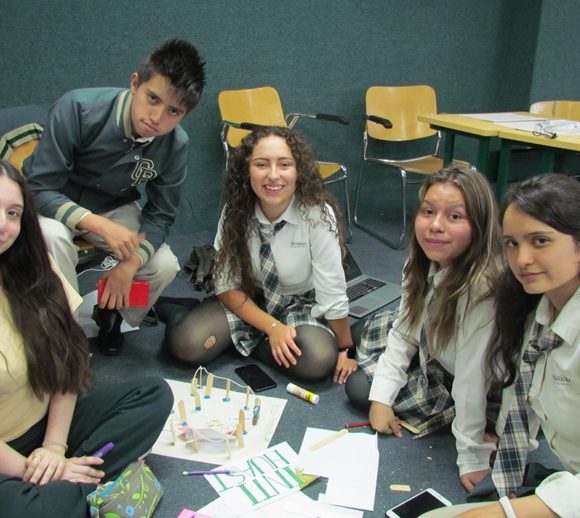 Estudiantes de Quito trabajan para brindar soluciones al medio ambiente.