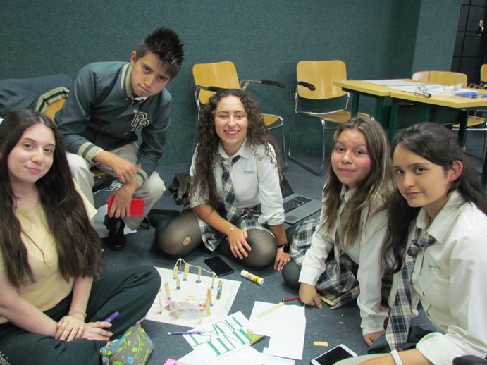 Estudiantes de Quito trabajan para brindar soluciones al medio ambiente.